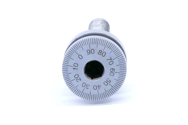 Śruba mikrometryczna z podziałką do regulacji głowicy wytaczarskiej GWZ-100 - DARMET