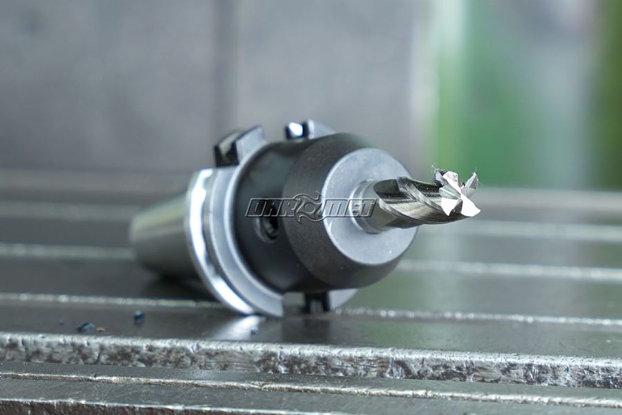 Frez 10 mm | 4-ostrzowy trzpieniowy | NFPa długi | HSSCo | DIN844 | chwyt weldon - FESTA 235682