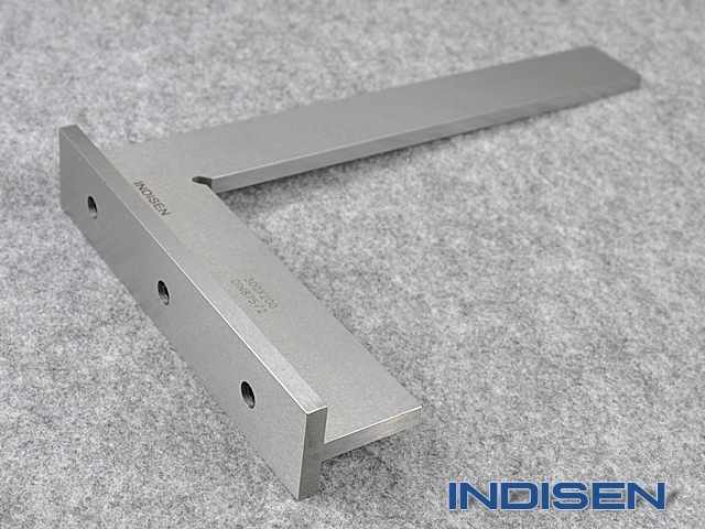 Kątownik stalowy ze stopą 300 x 200 mm - INDISEN (6010-3002)