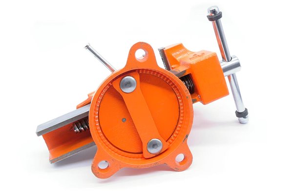 Imadło ślusarskie | szczęki ząbkowane 100 mm | z podstawą obrotową 360° - FORWARD 30404