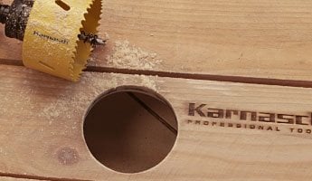 Wiertła do metalu, pogłębiacze, rozwiertaki, otwornice i inne narzędzia do obróbki otworów.