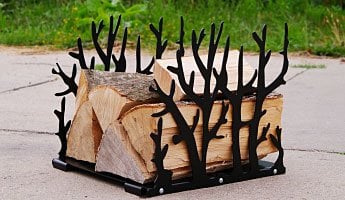 Akcesoria ze sklejki wycinane laserowo, kominki rakietowe z blachy nierdzewnej, dekoracje ścienne, stojaki na drewno i inne wyroby własnej produkcji.