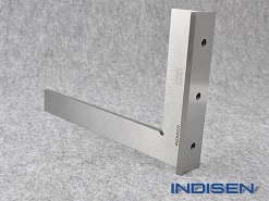 Kątownik stalowy ze stopą 300 x 200 mm - INDISEN (6010-3002)
